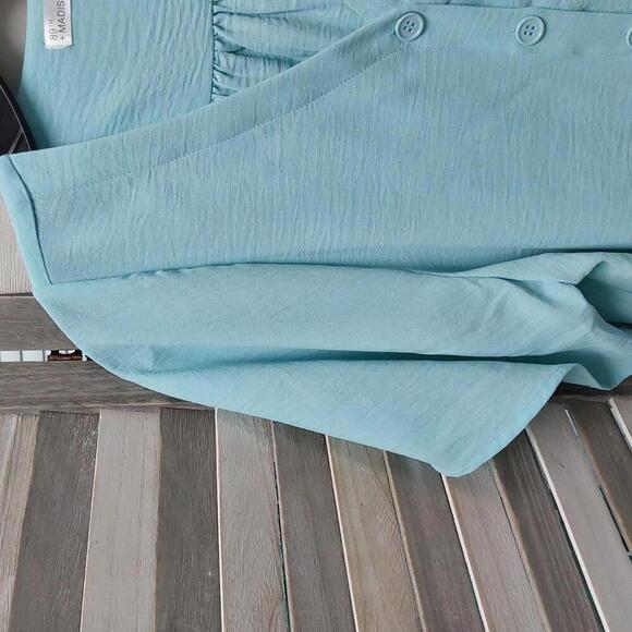 Elegant Loose Fit V-Neck Button-Up Blouse | 89th & Madison | M - Picture 2 of 9